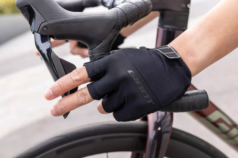 Giant Cima Short Finger Cycling Gloves in Black-5